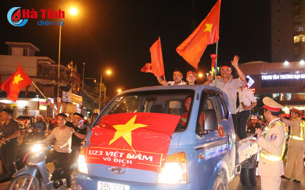 Cổ động viên nhuộm đỏ Thành Sen dù Việt Nam chỉ giành á quân U23 Châu Á