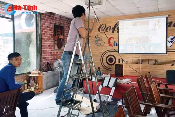 Người hâm mộ Hà Tĩnh hứng khởi cổ vũ U23 Việt Nam