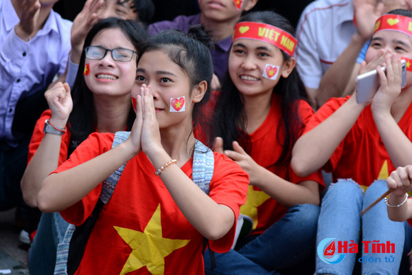 Vỡ òa với siêu phẩm "cầu vồng trong tuyết" của Quang Hải ảnh 8 vo oa voi sieu pham cau vong trong tuyet cua quang hai