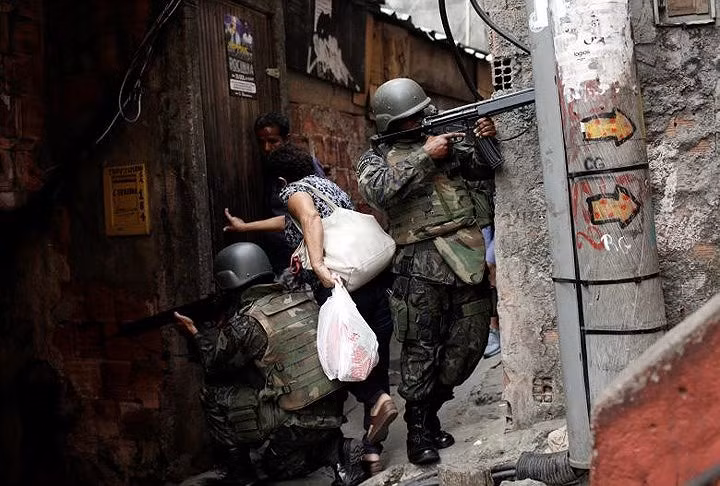 anh cuoc chien chong ma tuy khoc liet o rio de janeiro brazil