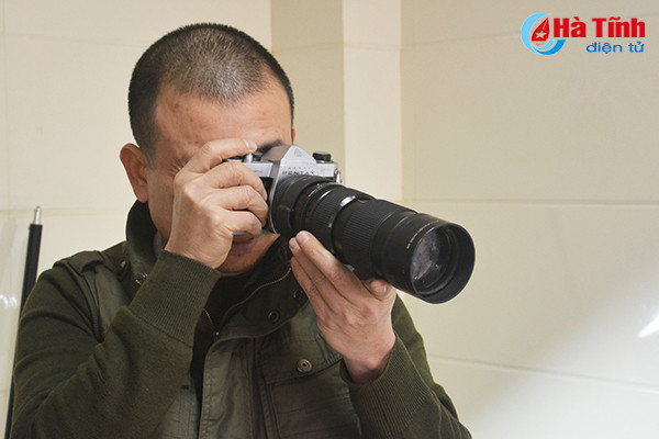 giam doc doanh nghiep khoe bo suu tap may anh co quy hiem