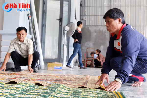 Người hâm mộ Hà Tĩnh hứng khởi cổ vũ U23 Việt Nam