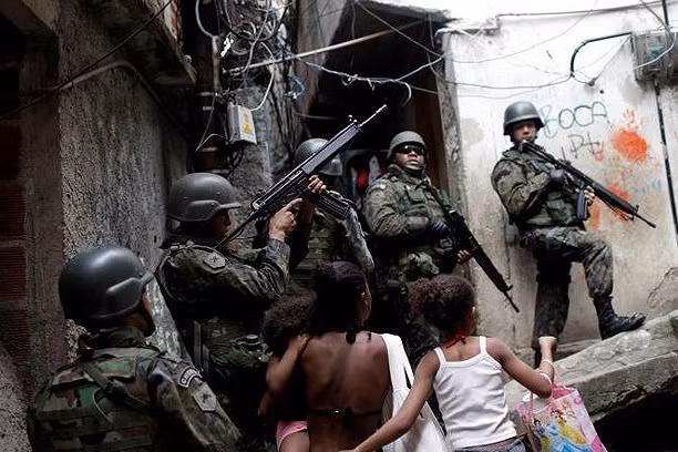 anh cuoc chien chong ma tuy khoc liet o rio de janeiro brazil