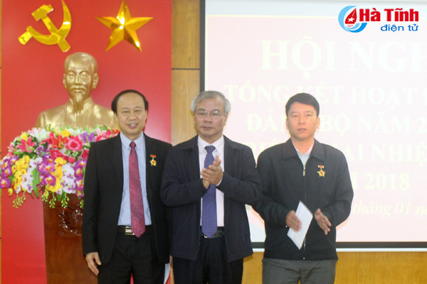 dang uy khoi cac co quan tinh phai tien phong thuc hien nghi quyet trung uong 6