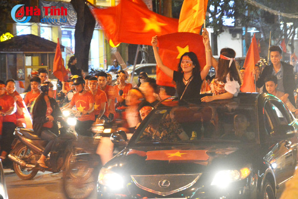 Cổ động viên nhuộm đỏ Thành Sen dù Việt Nam chỉ giành á quân U23 Châu Á