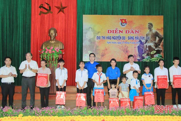 “Đại thi hào Nguyễn Du - sáng mãi tâm, tài”, diễn đàn ý nghĩa với tuổi trẻ 