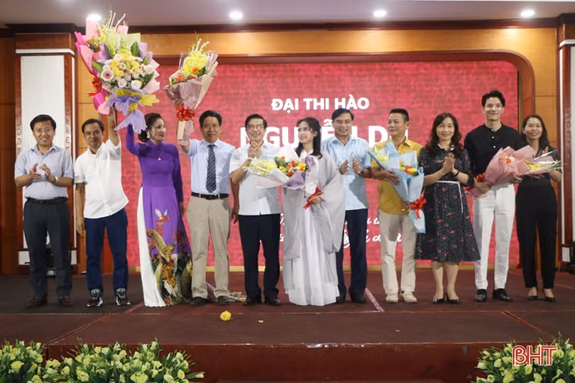 Công chiếu phim tài liệu “Đại thi hào Nguyễn Du” tại TP Hà Tĩnh