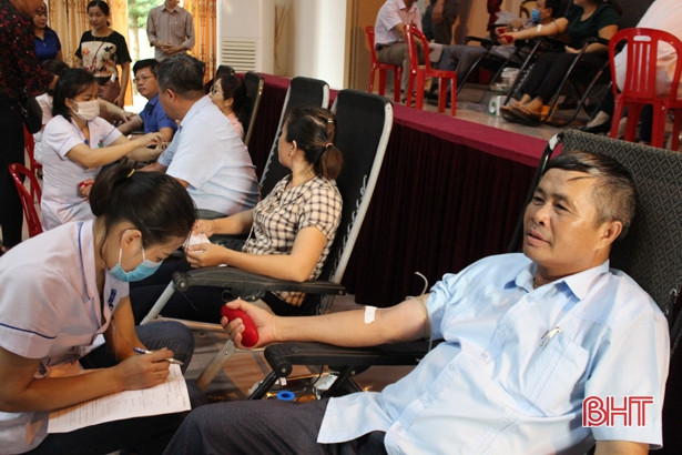 Ngày hội hiến máu ở Can Lộc thu 353 đơn vị máu