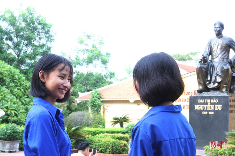 Đường quen tỏa bóng “nhị Kiều”