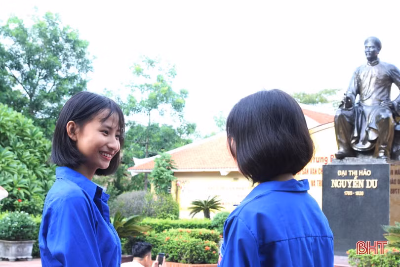 Đường quen tỏa bóng “nhị Kiều”