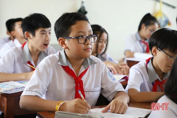 Diễn viên “nhí” Hà Tĩnh trải nghiệm vai diễn Vương Quan trong phim về Nguyễn Du