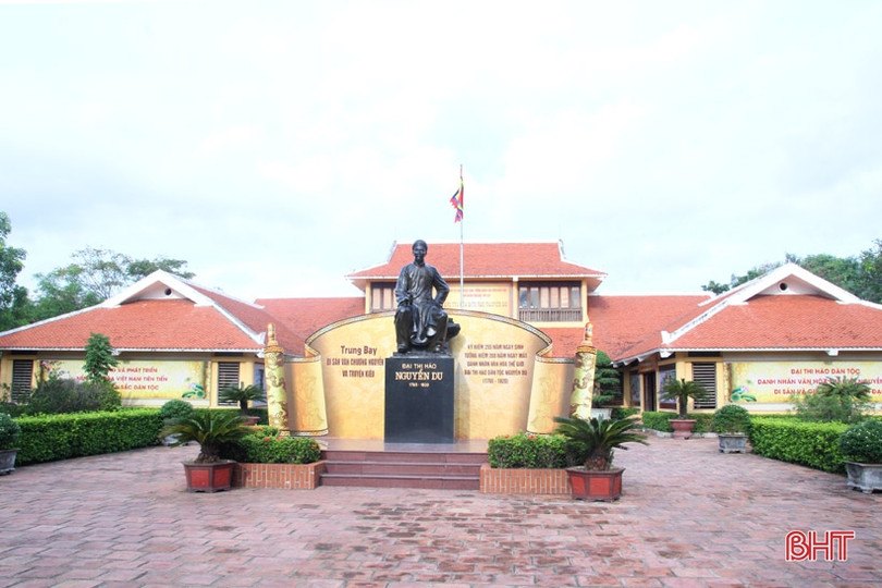 Đường quen tỏa bóng “nhị Kiều”