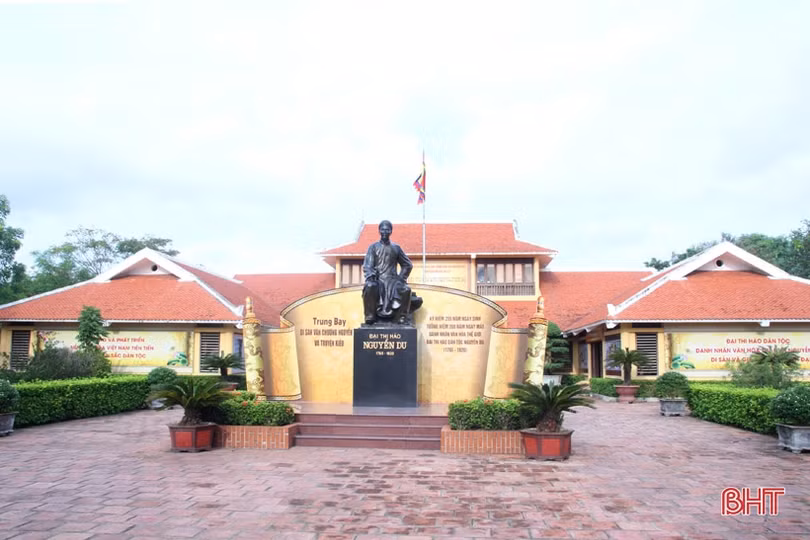 Đường quen tỏa bóng “nhị Kiều”