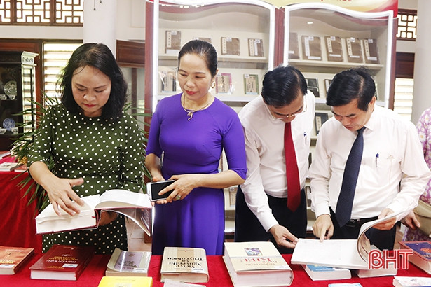 Khai mạc triển lãm tranh minh họa Truyện Kiều và các ấn phẩm của Nguyễn Du