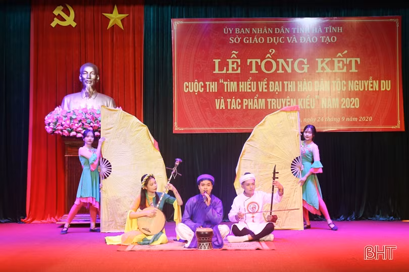 Trao thưởng cho 56 tập thể, cá nhân đạt giải cuộc thi tìm hiểu về Nguyễn Du và Truyện Kiều