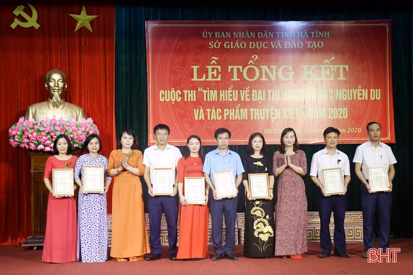 Trao thưởng cho 56 tập thể, cá nhân đạt giải cuộc thi tìm hiểu về Nguyễn Du và Truyện Kiều