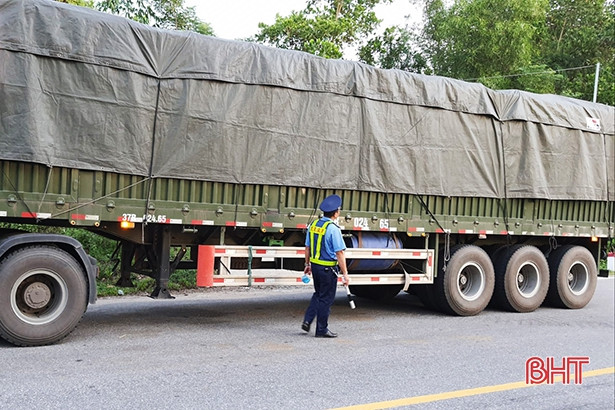 Hà Tĩnh xử phạt 471 phương tiện quá khổ, quá tải