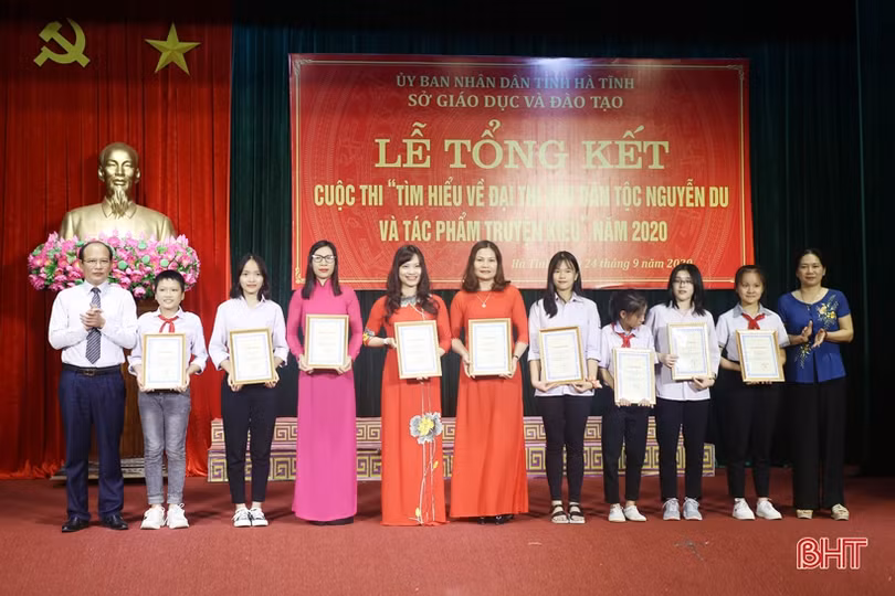 Trao thưởng cho 56 tập thể, cá nhân đạt giải cuộc thi tìm hiểu về Nguyễn Du và Truyện Kiều