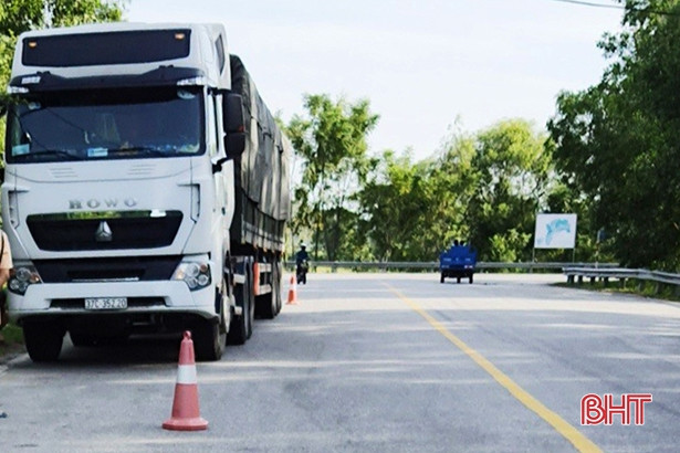 Hà Tĩnh xử phạt 471 phương tiện quá khổ, quá tải