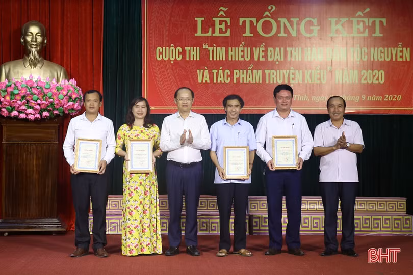 Trao thưởng cho 56 tập thể, cá nhân đạt giải cuộc thi tìm hiểu về Nguyễn Du và Truyện Kiều