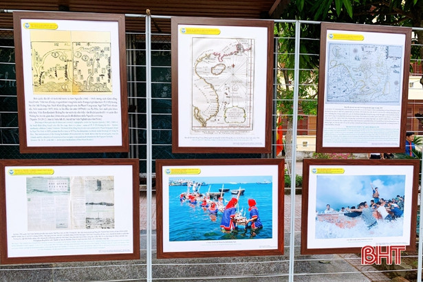 Học sinh Cẩm Xuyên tham dự triển lãm về Hoàng Sa – Trường Sa