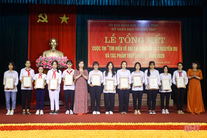 Trao thưởng cho 56 tập thể, cá nhân đạt giải cuộc thi tìm hiểu về Nguyễn Du và Truyện Kiều