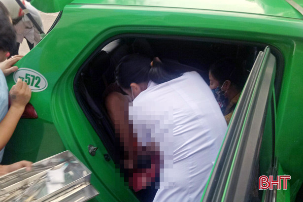 Tài xế taxi ở Hà Tĩnh đỡ đẻ thành công cho sản phụ trên xe