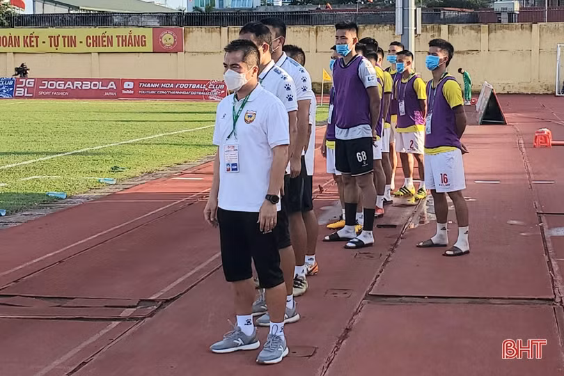 Hồng Lĩnh Hà Tĩnh ngược dòng đánh bại đội bóng xứ Thanh