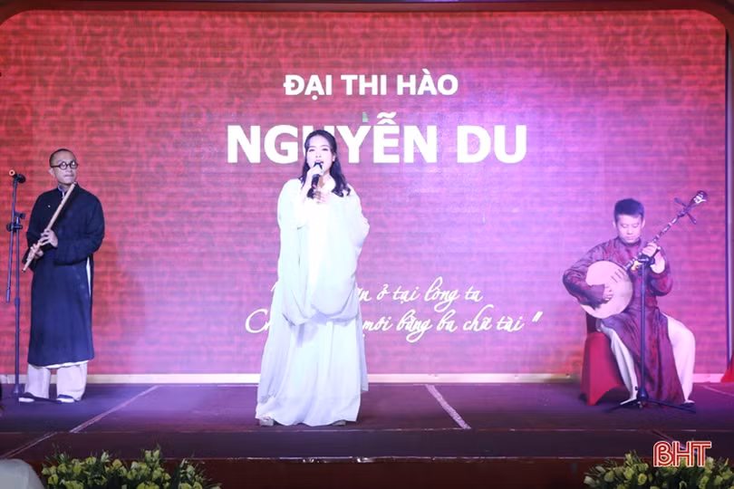 Công chiếu phim tài liệu “Đại thi hào Nguyễn Du” tại TP Hà Tĩnh