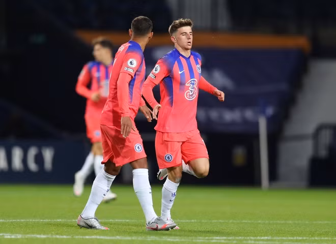 Chelsea giành điểm dù bị dẫn 3 bàn