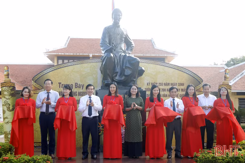Khai mạc triển lãm tranh minh họa Truyện Kiều và các ấn phẩm của Nguyễn Du