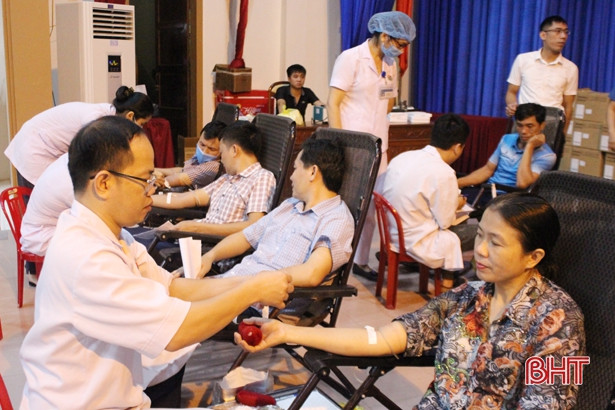 Ngày hội hiến máu ở Can Lộc thu 353 đơn vị máu