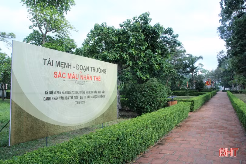 Đường quen tỏa bóng “nhị Kiều”