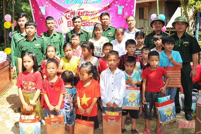 Trẻ em dân tộc Chứt ở Bản Giàng 2 rộn ràng vui đón trung thu