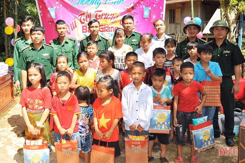 Trẻ em dân tộc Chứt ở Bản Giàng 2 rộn ràng vui đón trung thu