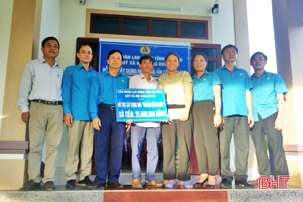 Hỗ trợ 2 đoàn viên ở Lộc Hà xây “Mái ấm Công đoàn”