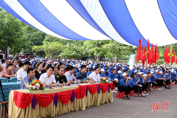 Hơn 1.300 học sinh dự triển lãm “Hoàng Sa, Trường Sa của Việt Nam”