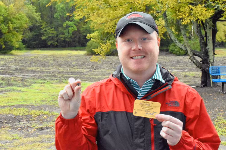 Giám đốc ngân hàng tìm thấy kim cương 9,07 carat ở công viên Mỹ