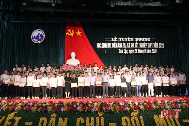 Can Lộc tuyên dương 203 học sinh đạt điểm cao trong Kỳ thi tốt nghiệp THPT