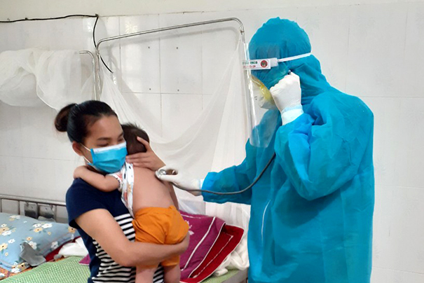 Những “pháo đài” chống dịch Covid-19 ở Hà Tĩnh (bài 2): “Chiến đấu” vòng trong - y, bác sỹ và bệnh nhân chung một chiến hào