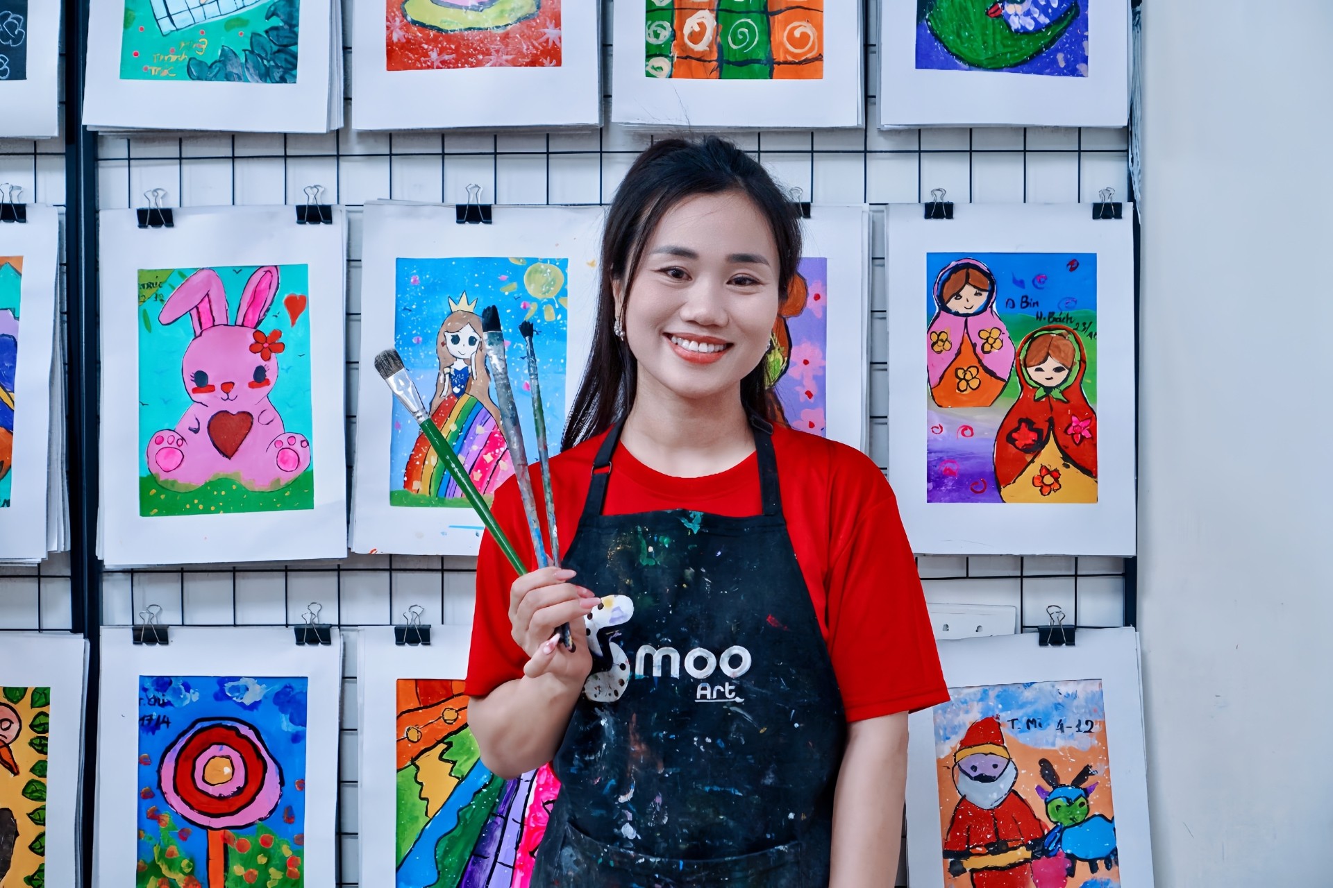 Tôi dạy trẻ vẽ tranh về ngày Giải phóng miền Nam