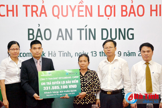 vietcombank chi tra hon 300 trieu tien bao hiem cho khach hang