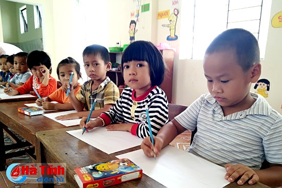 hon 1 400 hoc sinh ky ha da den truong hoc tap