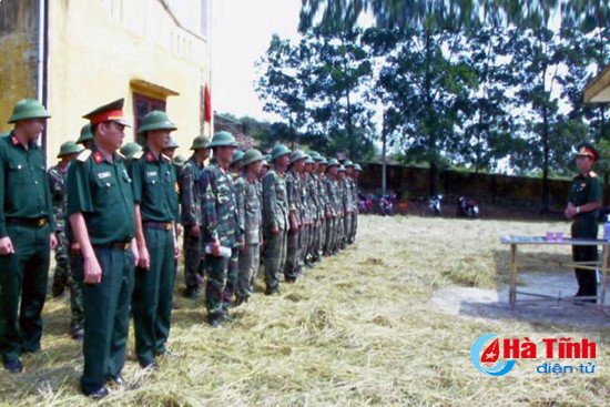 dai doi bo binh 4 ban hoa luc b40 va sung coi 60