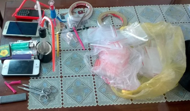 Tang vật trong vụ án thu doan moi cua toi pham dau doc hoc sinh nghien hut de bat di ban ma tuy