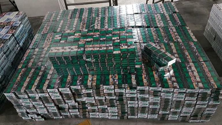 singapore bat giu hon 7 000 cay thuoc la lau o cua khau woodlands