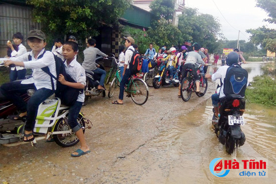 hoc sinh nghi hoc vi nuoc song ngan pho dang cao thuy dien xa lu