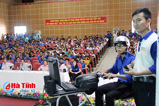 600 dvtn tham gia ngay hoi thanh nien voi van hoa giao thong