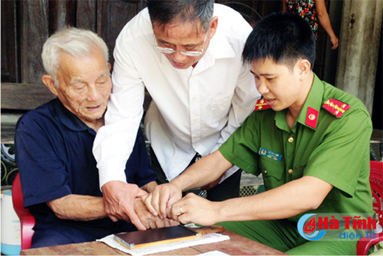 cong an loc ha den tan nha lam chung minh thu cho dan
