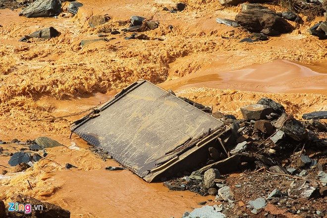 hien truong vu vo duong ong thuy dien o quang nam